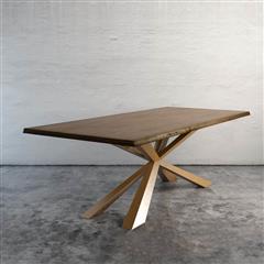 简约主义金属桌腿木桌